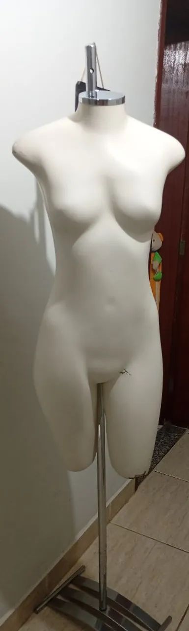 Manequim Meio Corpo feminino com base de ferro  - Foto 2
