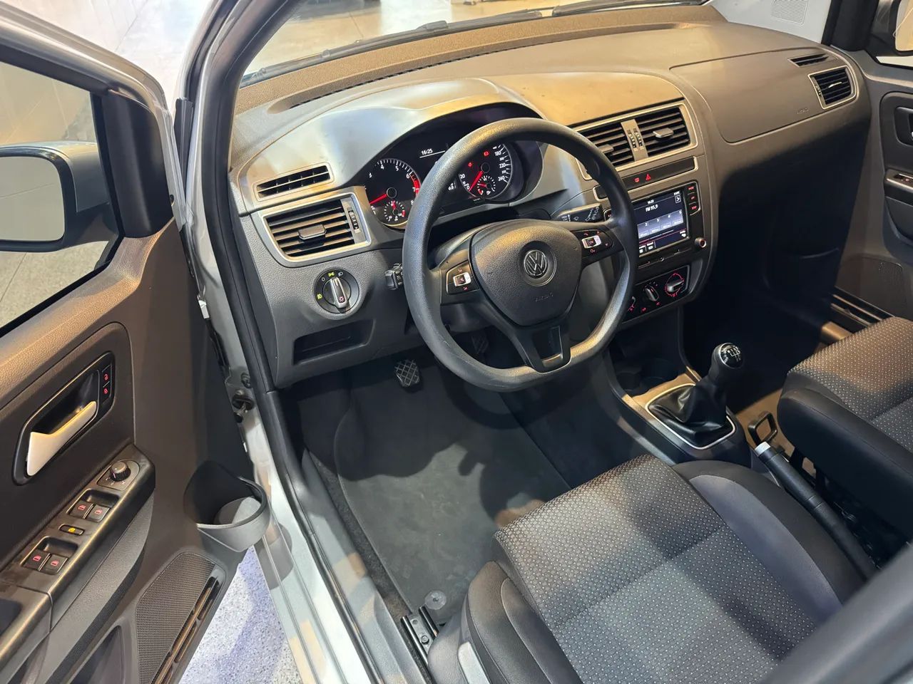 Volkswagen Fox Connect 1.6 Flex 8V 5P 2021 - Foto 4