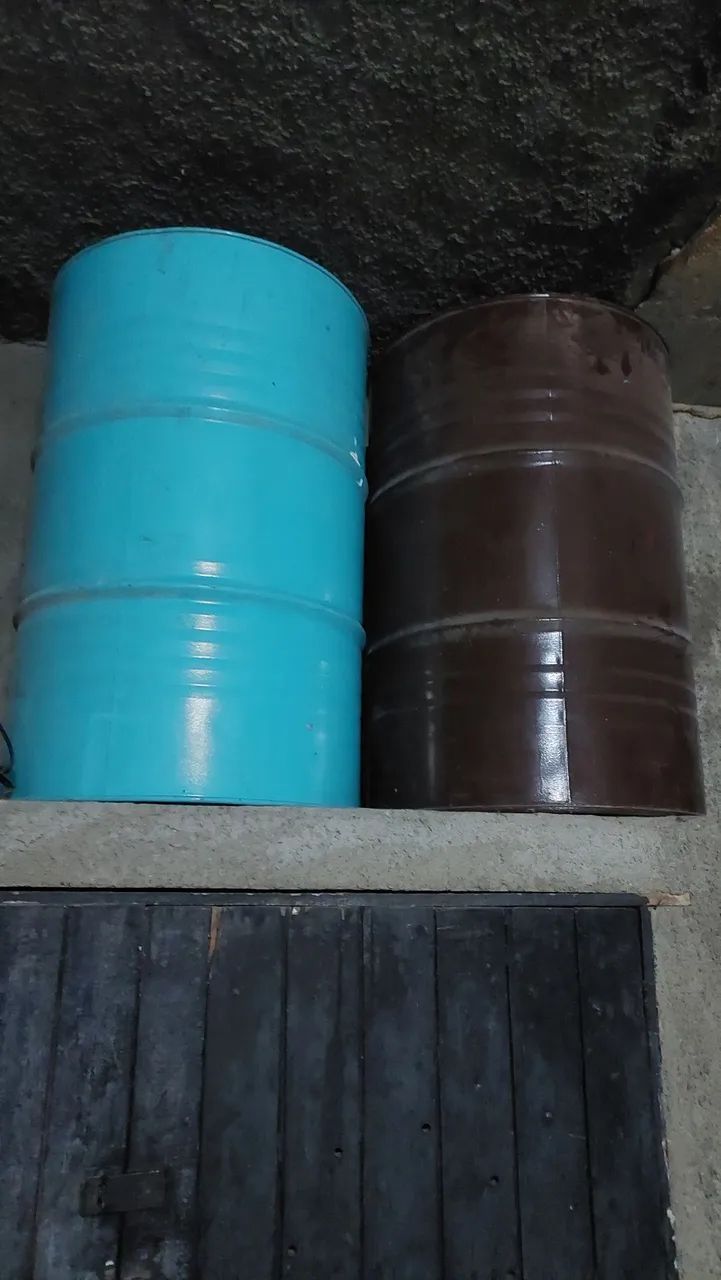 VENDO DOIS BARRIL DE 200 LT ! EM PERFEITO ESTADO! 