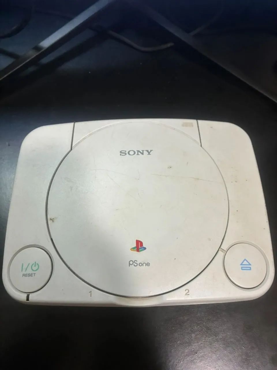 PS One (Slim) Ligando, com fonte, sem leitor