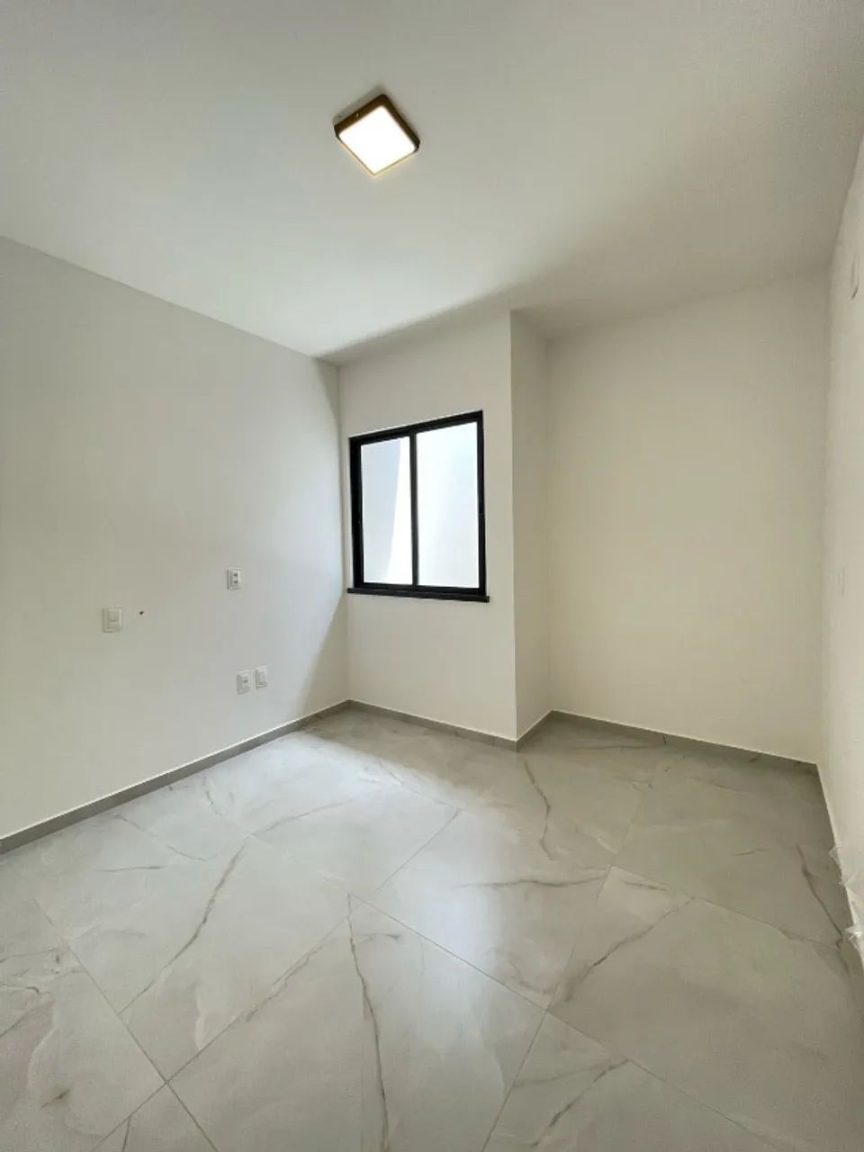 Casa com três quartos sendo dois  suítes no Eusébio - 90m²