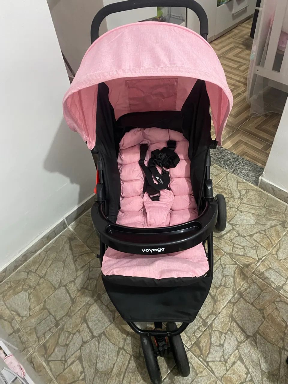 Carrinho de bebê rosa/ voyage 