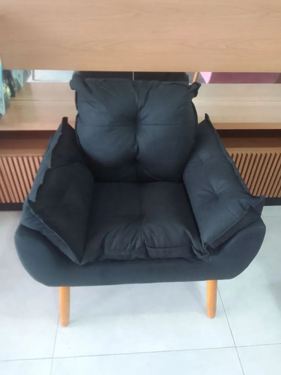 Poltrona Opala Preta veludo 