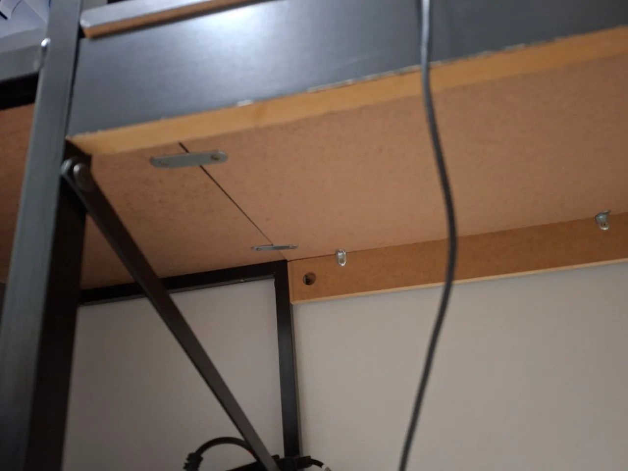 Escrivaninha Preta com 4 prateleiras lindíssima  - Foto 5