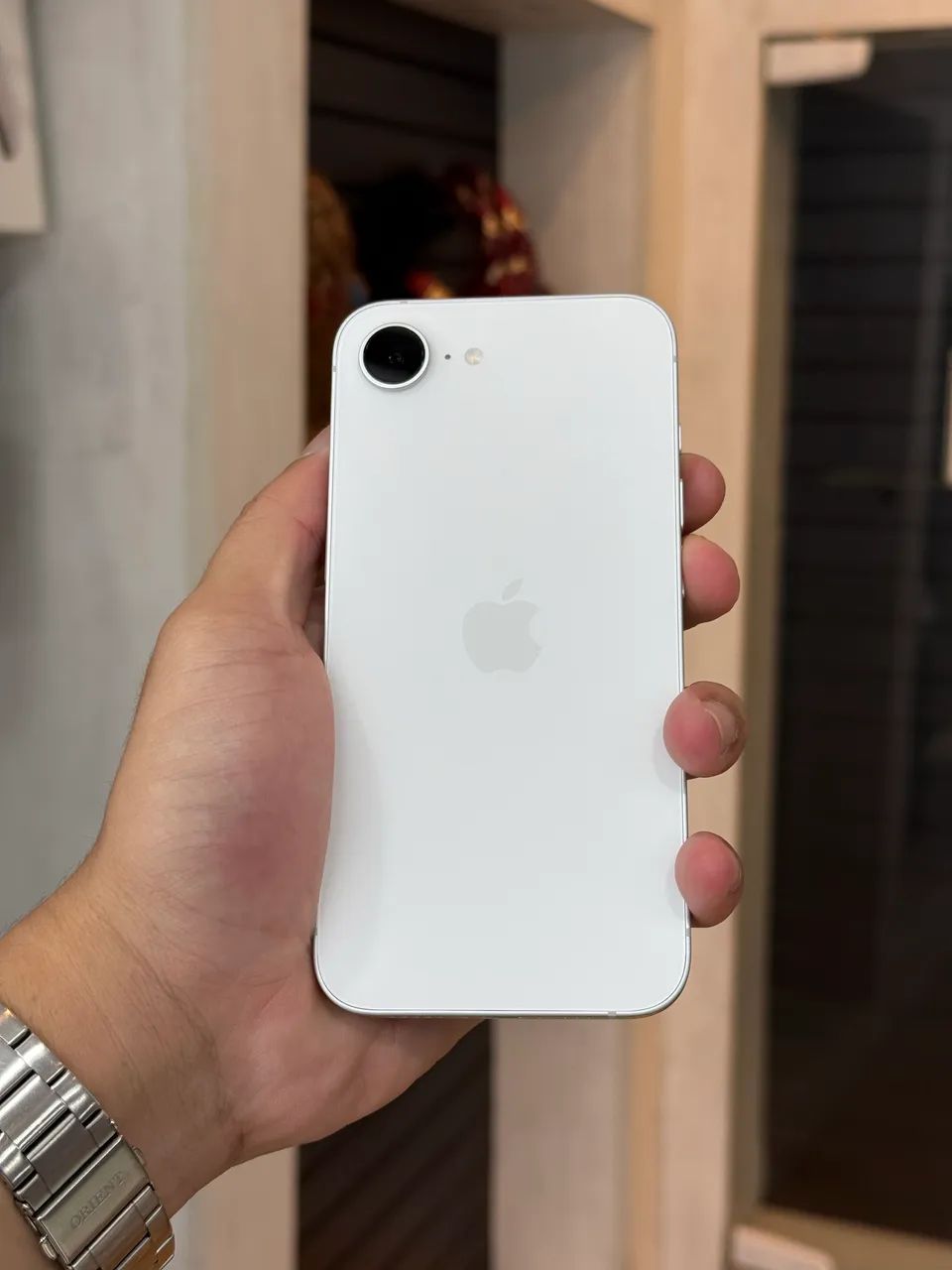 Iphone 16e 128 branco - Bateria 100 % garantia Apple  - Foto 4