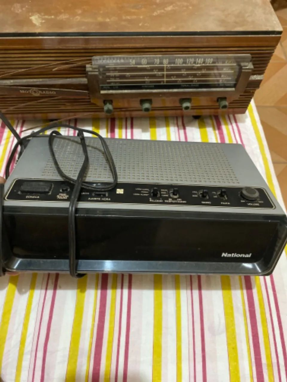 Rádio relógio retrô 