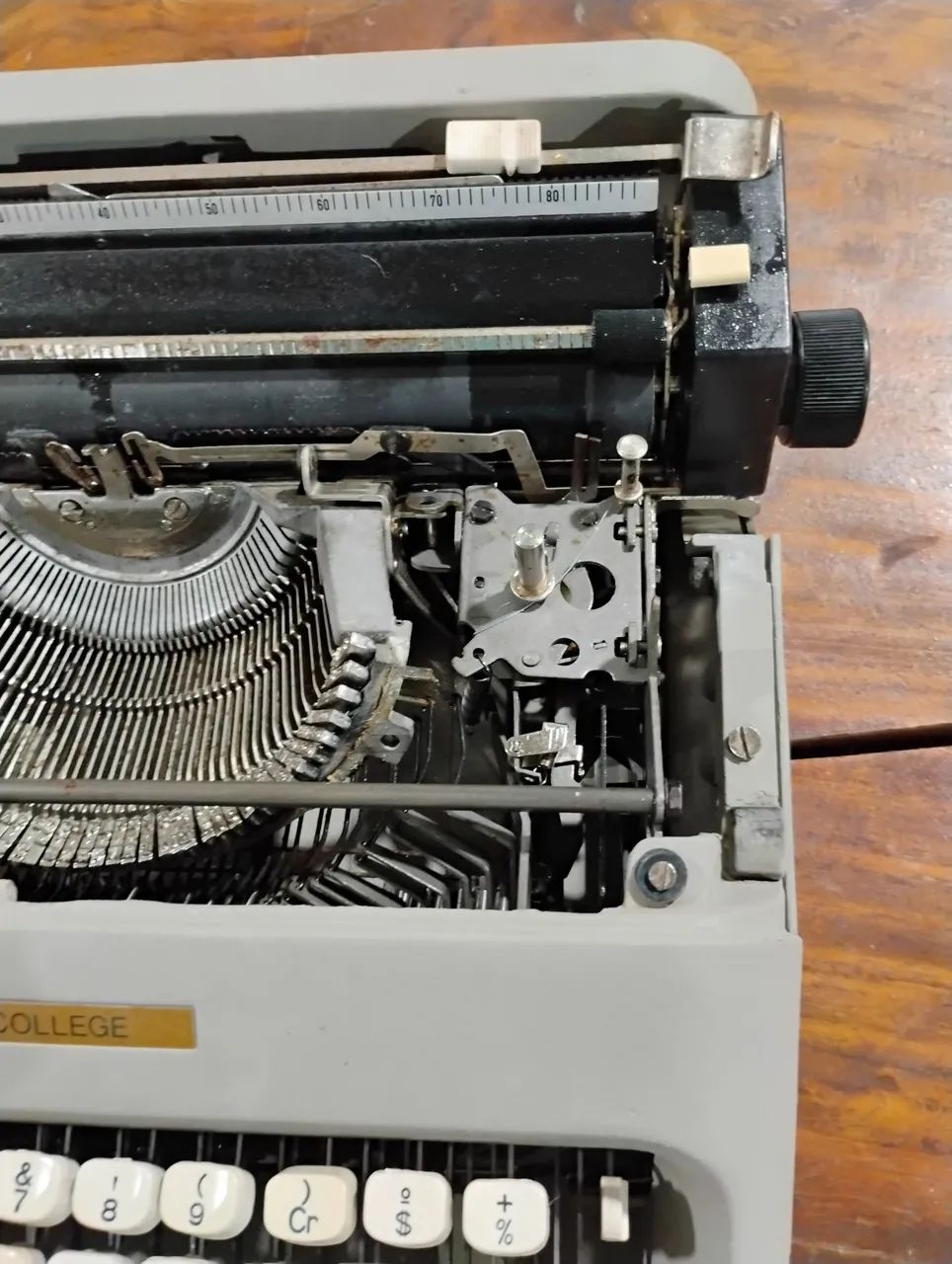 Máquina de escrever olllivetti college  - Foto 4