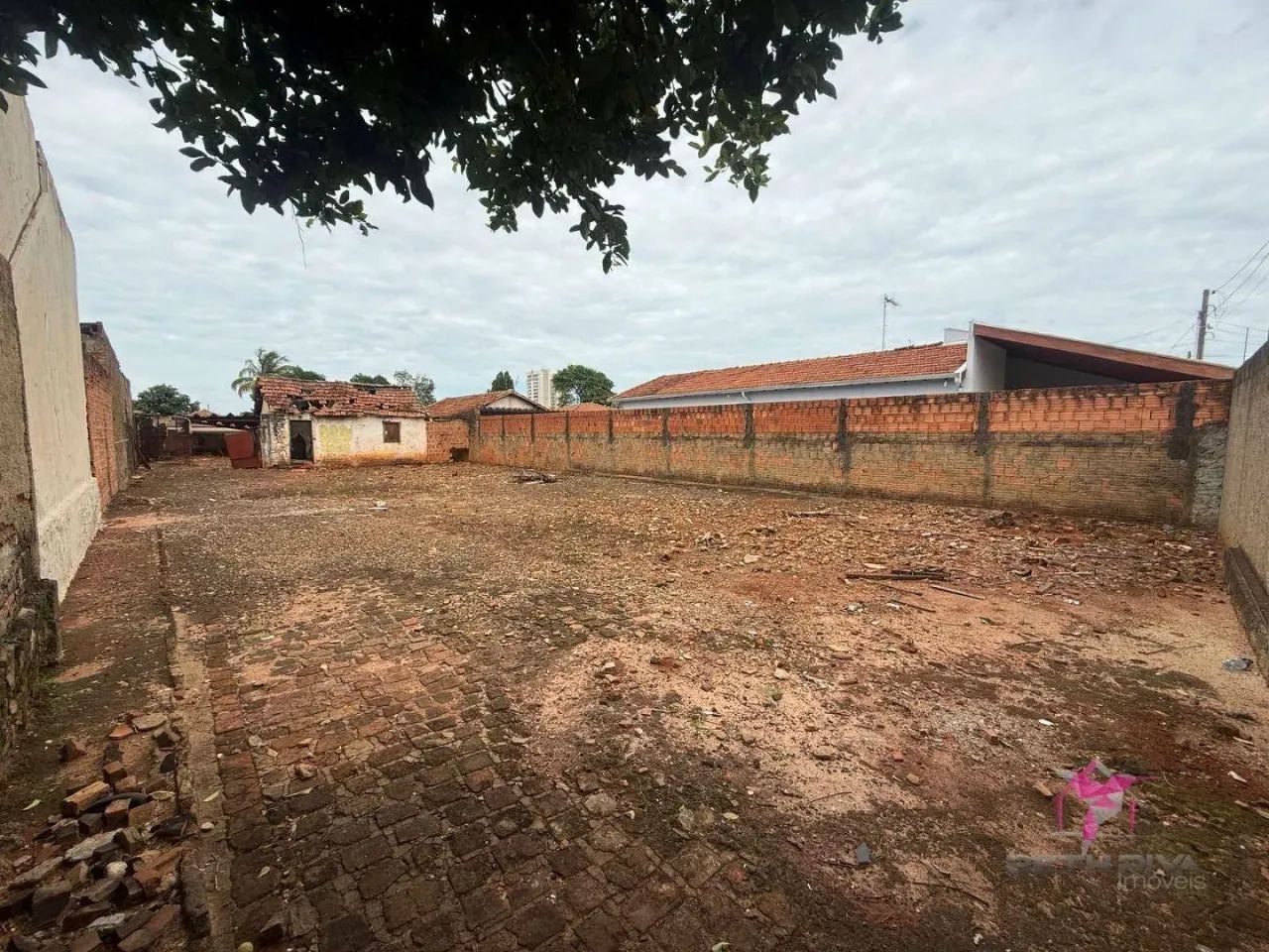 Terreno de 642 m² - Região Central de Leme