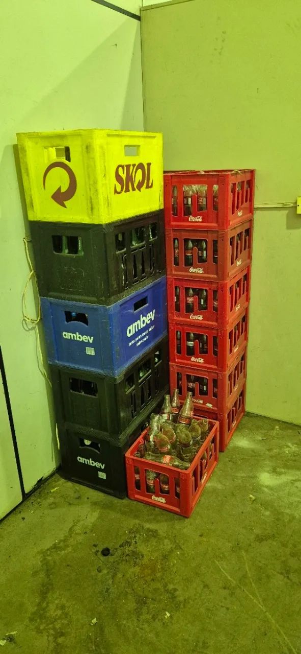 Engradado com vasilhame de cerveja e coca cola  - Foto 4