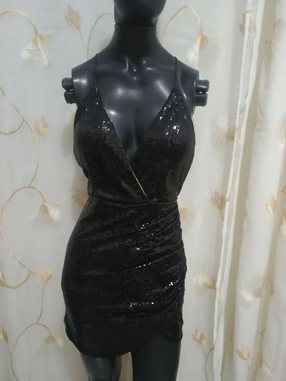 Vestidos bordados com paetê