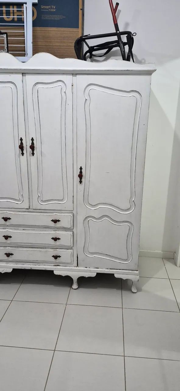 Guarda-roupa antigo de madeira maciça sem cupim