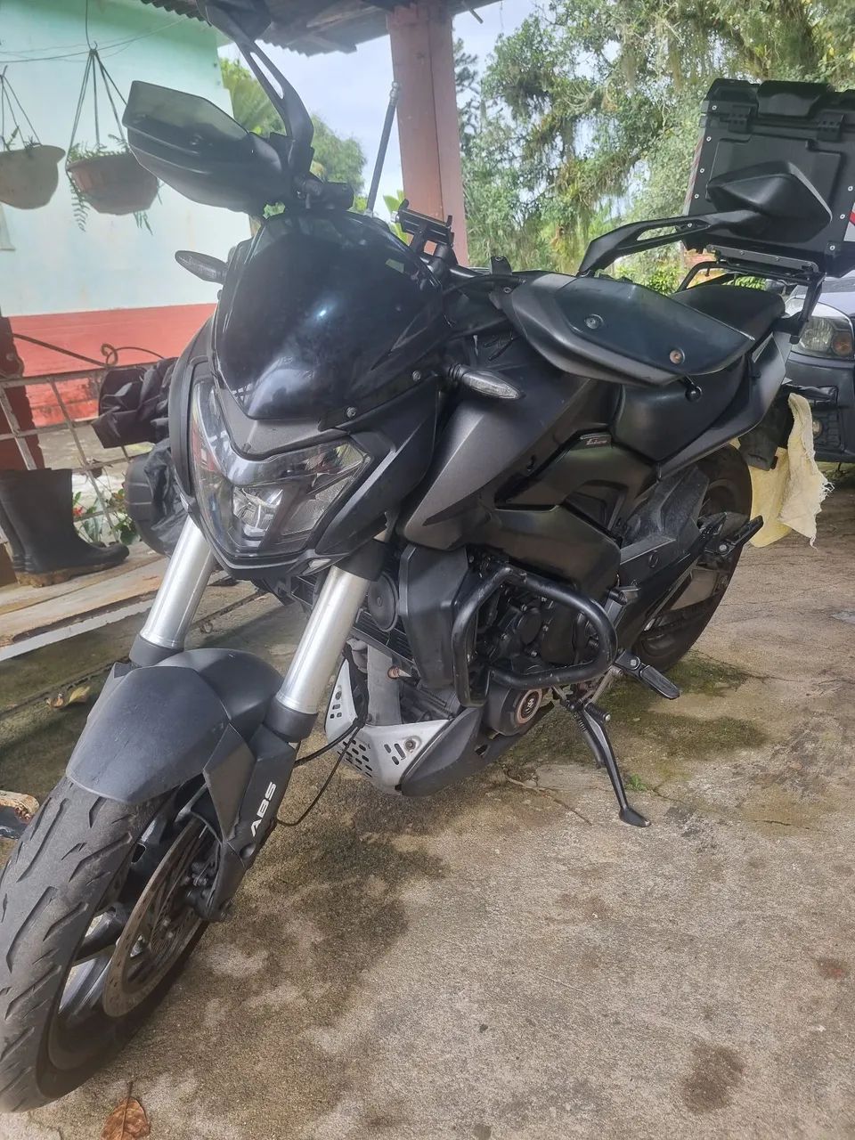 Dominar 400