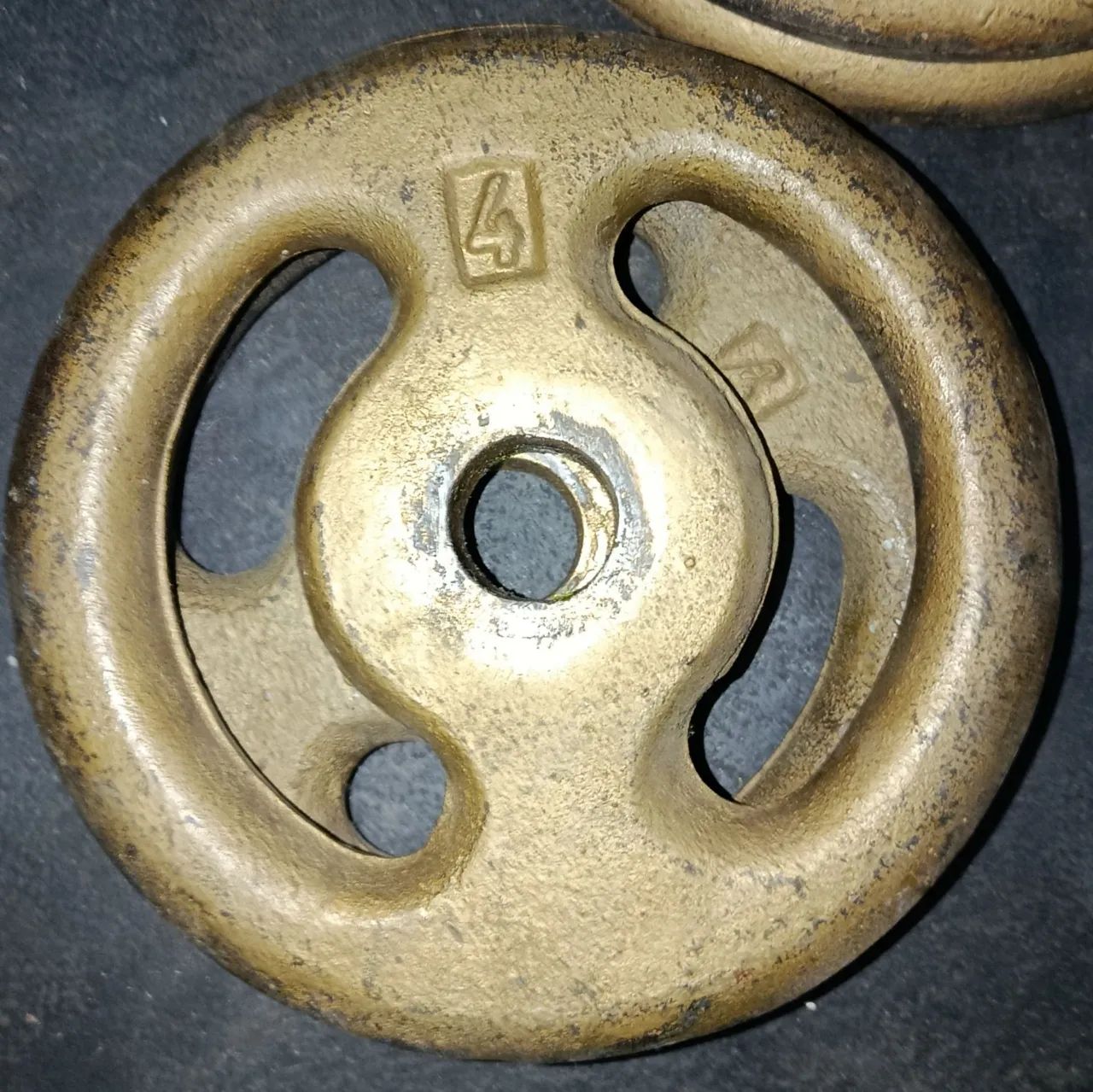 Anilhas de 4 e 5 kg para treinar  - Foto 3