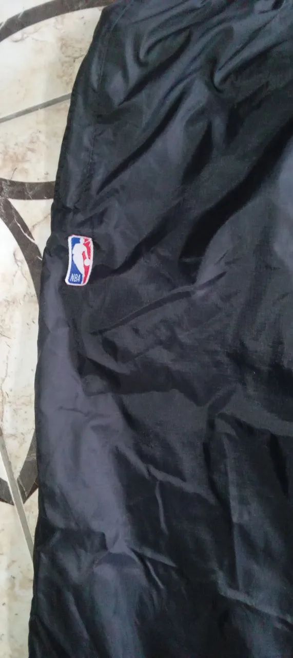 Kit Chicago Bulls - Calça, jaqueta corta vento e boné.  - Foto 2