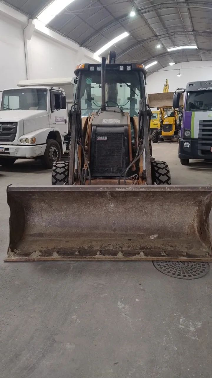 Retroescavadeira Case 580N 4x4 - Ano 2015  - Excelente Estado - Foto 6