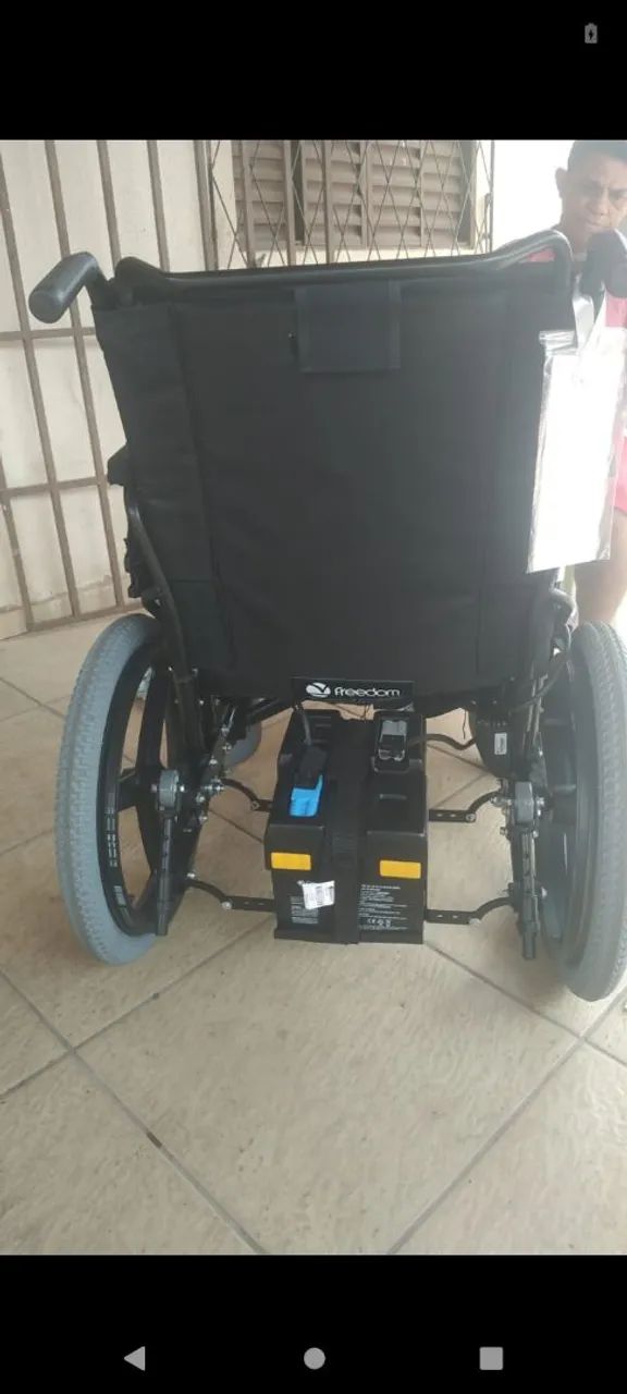 Cadeira de rodas motorizada 