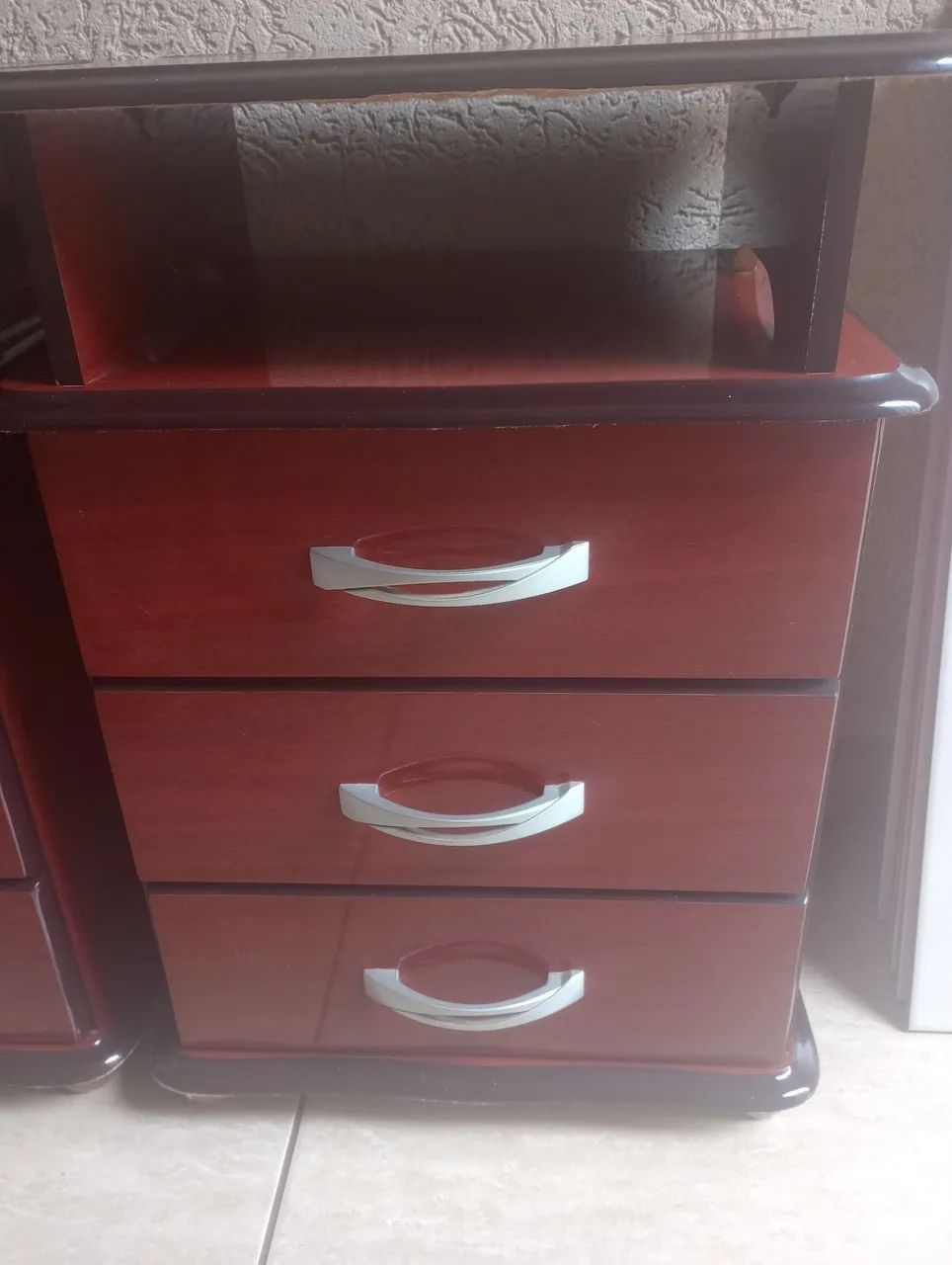 Vende se 2 Criado mudo mogno  - Foto 3