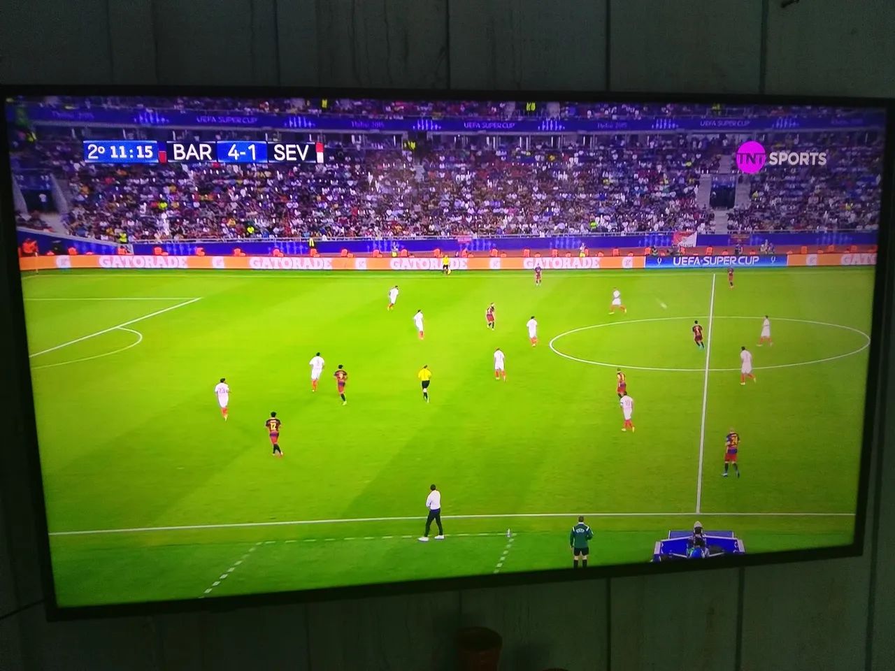 Vendo tv semi nova 