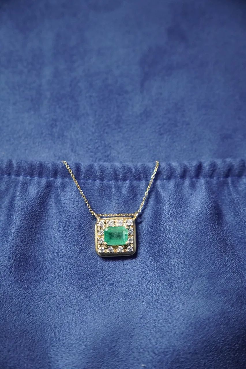 Colar de esmeralda e diamantes em ouro 18k  - Foto 3