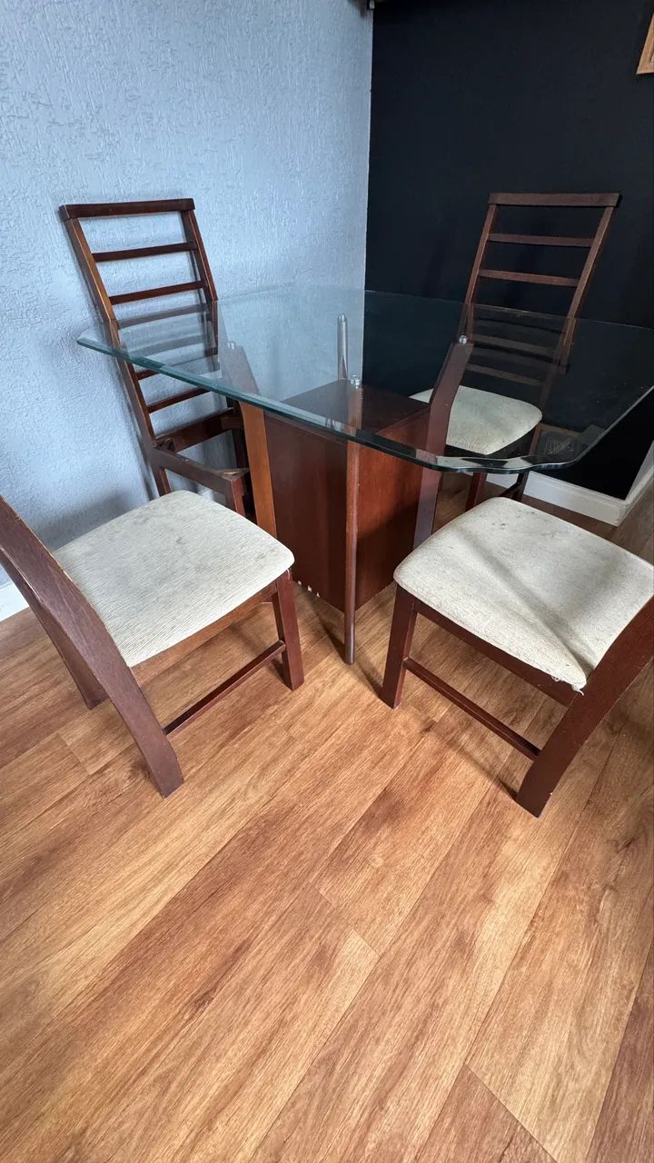 Mesa em madeira 4 cadeiras (video na descrição) - Foto 4