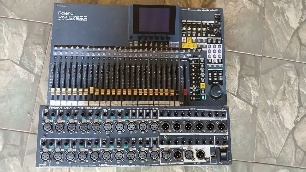 Mesa digital Roland VM-C7200 + VM-7200. (Defeito)