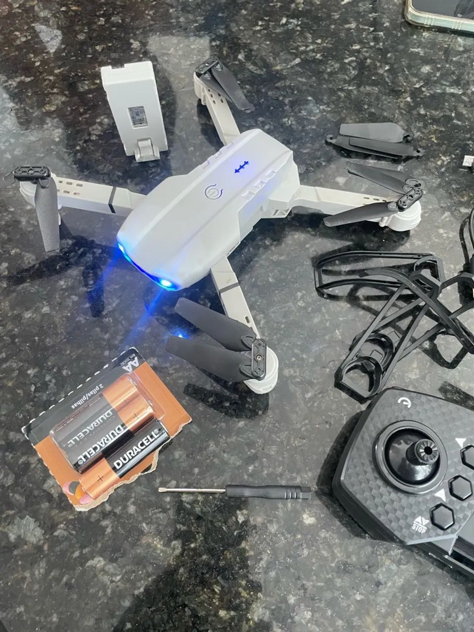 ? VENDO DRONE COM CONTROLE E ACESSÓRIOS!