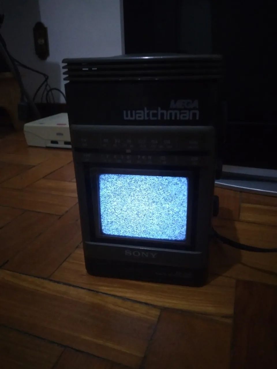 TV tubo crt Sony 4.5 polegadas Mega Watchman FD 500 - Foto 3