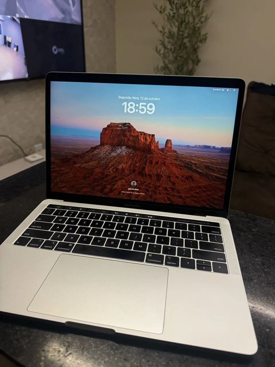 MacBook本体 WW1086 MacBook Pro 2019 i5 8GB 256GB MacBook Pro 2019 - i5 8GB e 256GB SSD - Notebooks - Riacho Fundo