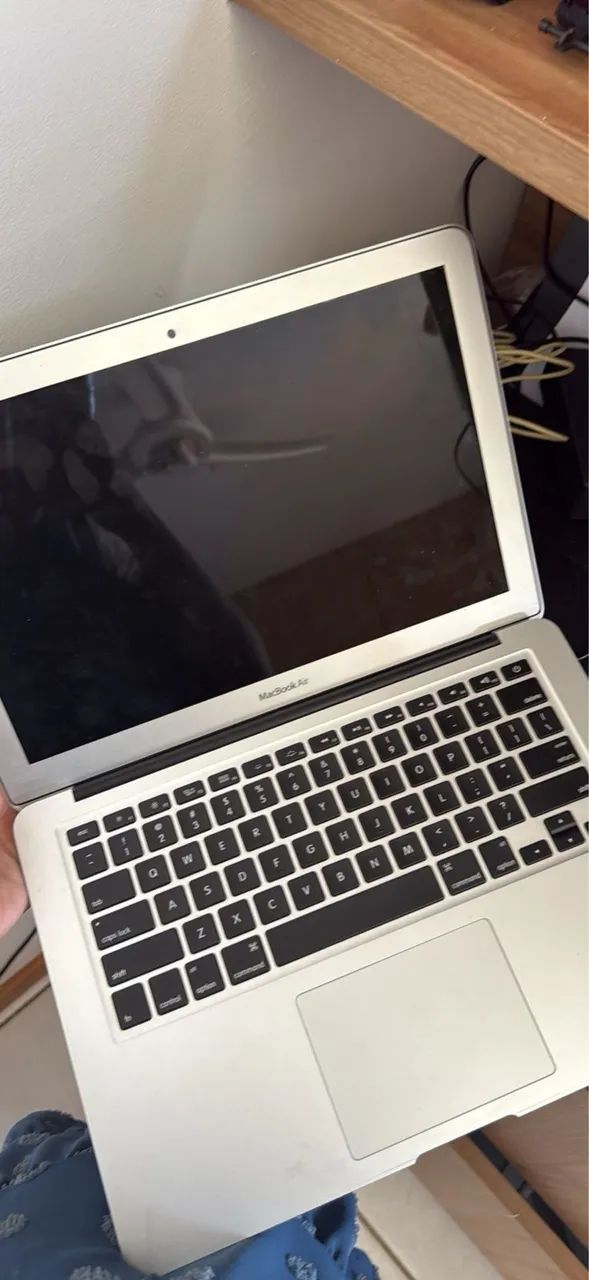 MacBook Air ano 2014 com defeito na elétrica