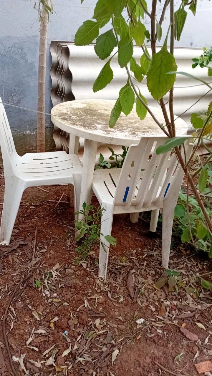 Vendo mesa quatro cadeira 350