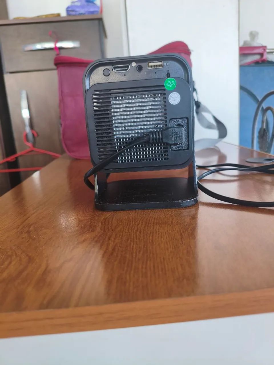 Vendo projetor HY320 bem pouco usado.Android 11.0. MARCA: MAGCUBIC - Foto 2