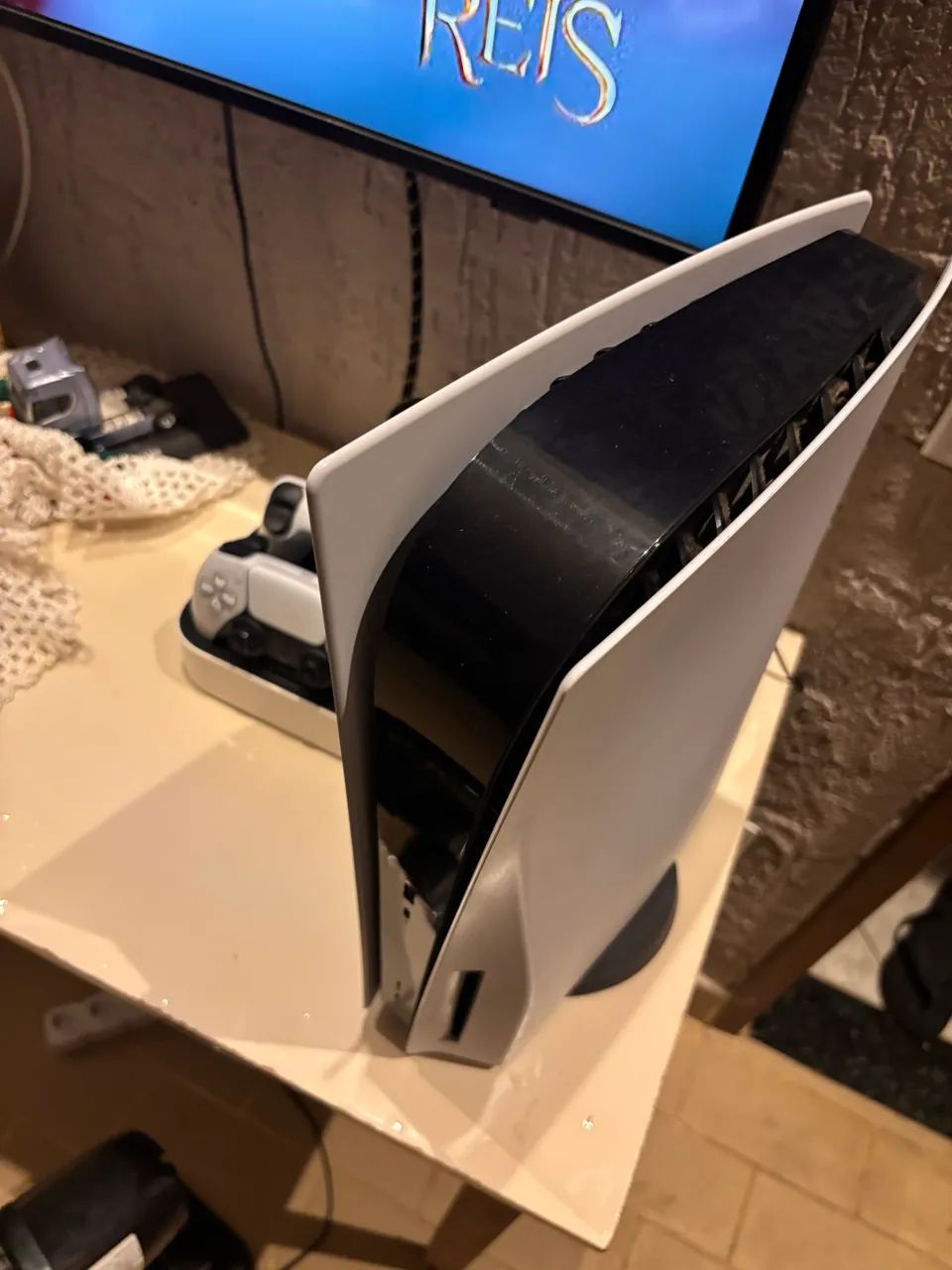 PlayStation 5 com 2 controles - Foto 4
