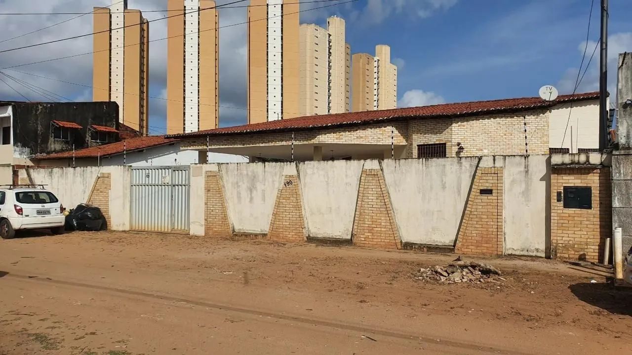 CASA PARA VENDA E LOCAÇÃO.