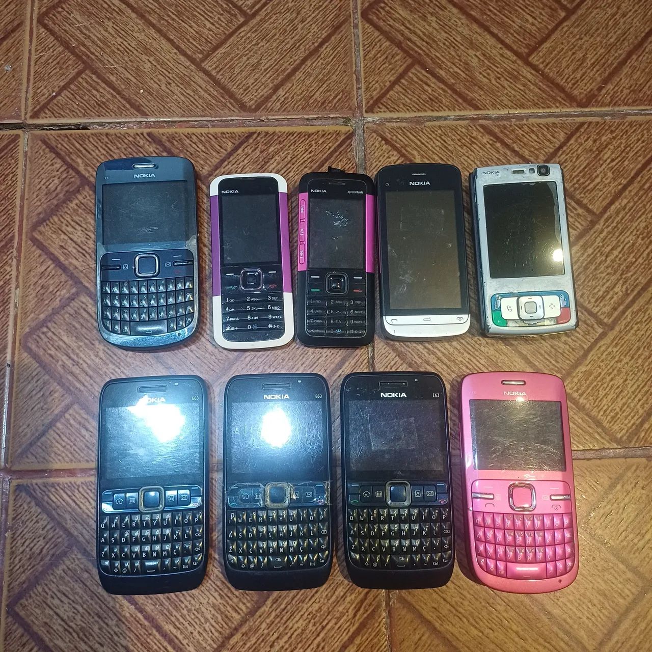 Lote de celulares antigos. 