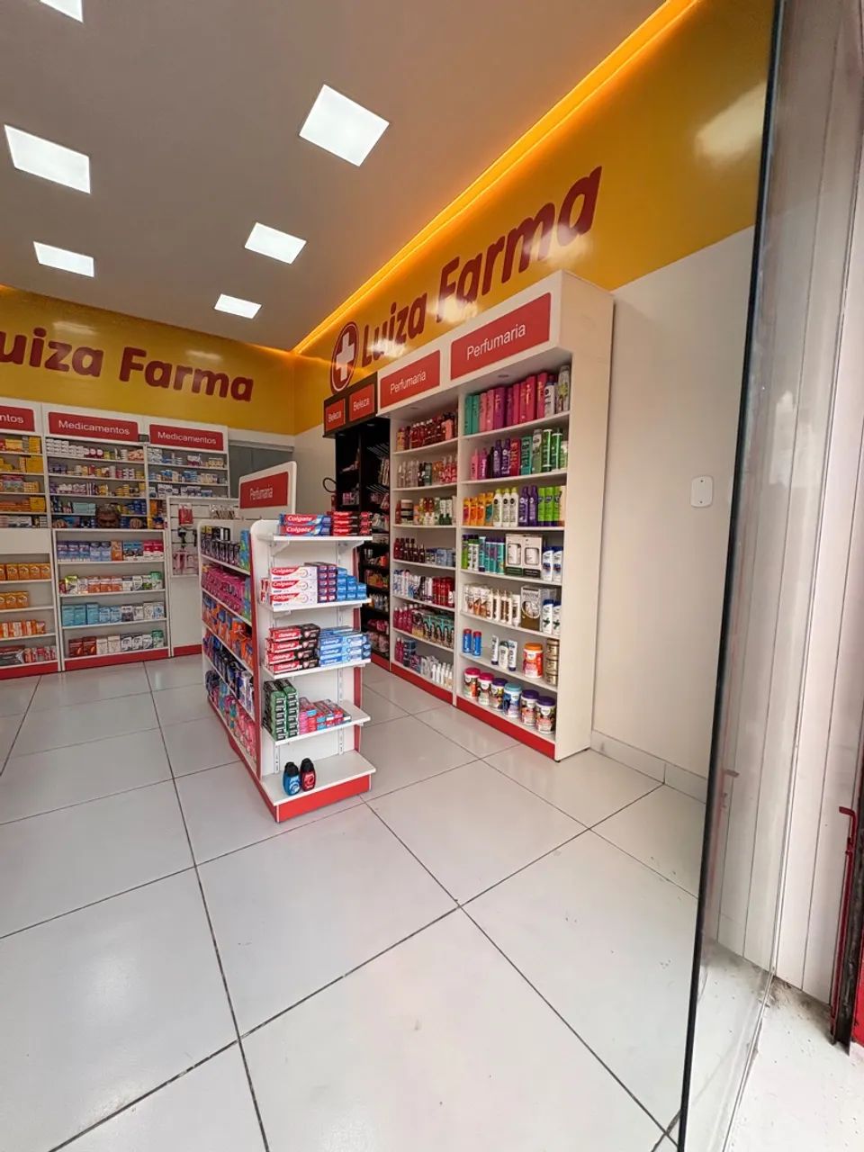 Farmácia completa à venda - móveis, equipamentos e estoque - Foto 5
