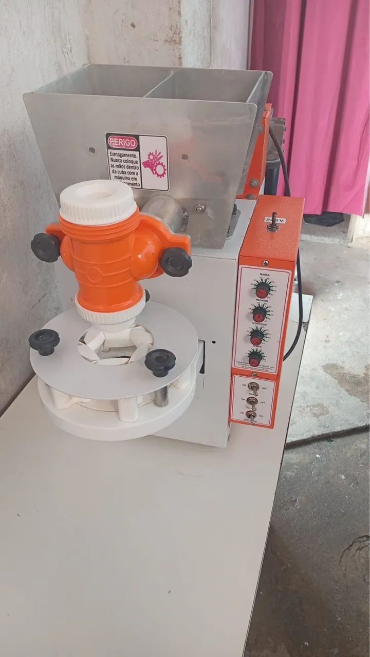 Máquina de salgados e doces 