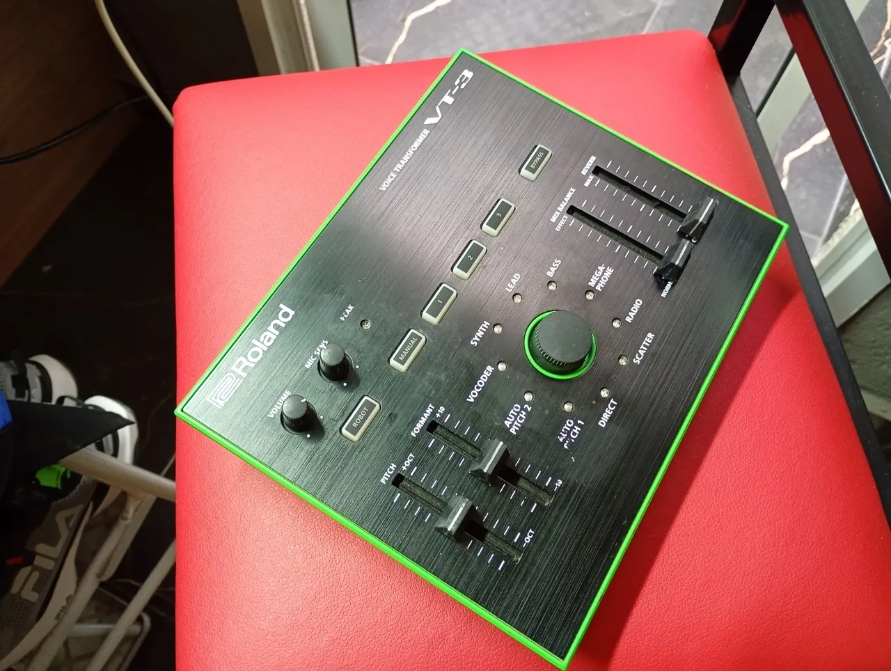 Roland Vt4 Voice Transformer Com Entrada Usb E Midi Novo