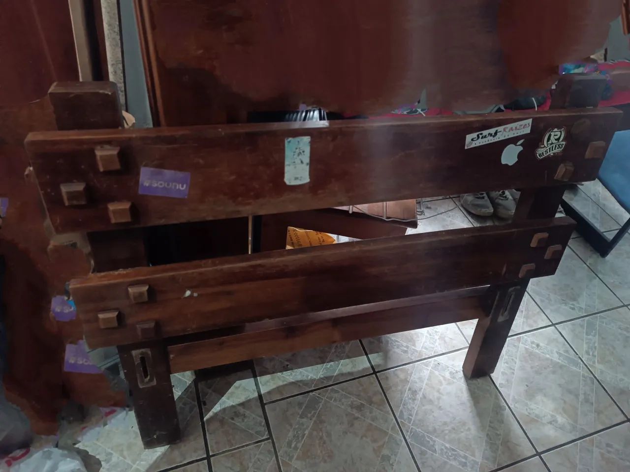 Cama de solteiro em madeira maciça 