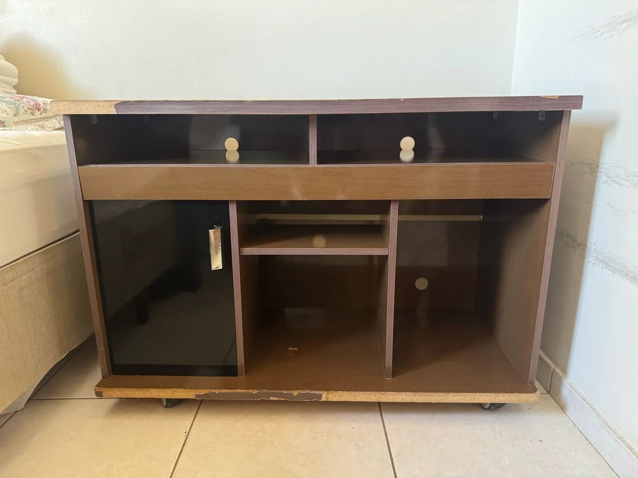 Rack/Balcão de TV com rodinhas ? usado