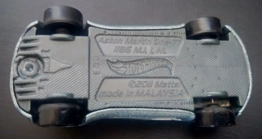 Hot Wheels - Aston Martin One77 - Foto 4