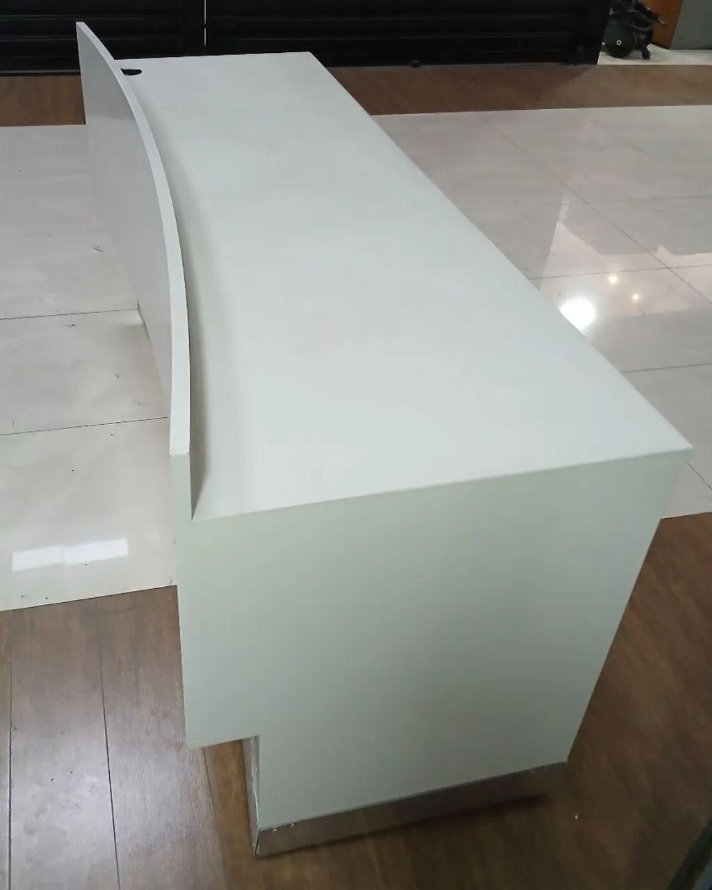 Mesa/Balcão Auxiliar para Retroprojetor e Equipamentos - Foto 2