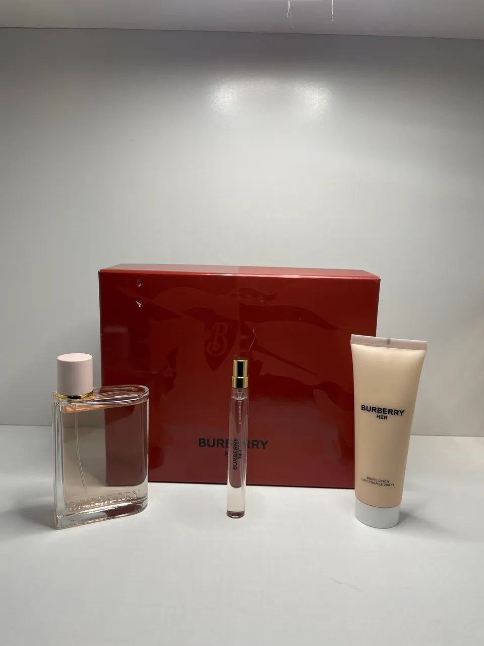 Kit Importado Perfume BURBERRY Her EDP 100ML + Mini + Hidratante  - Foto 3