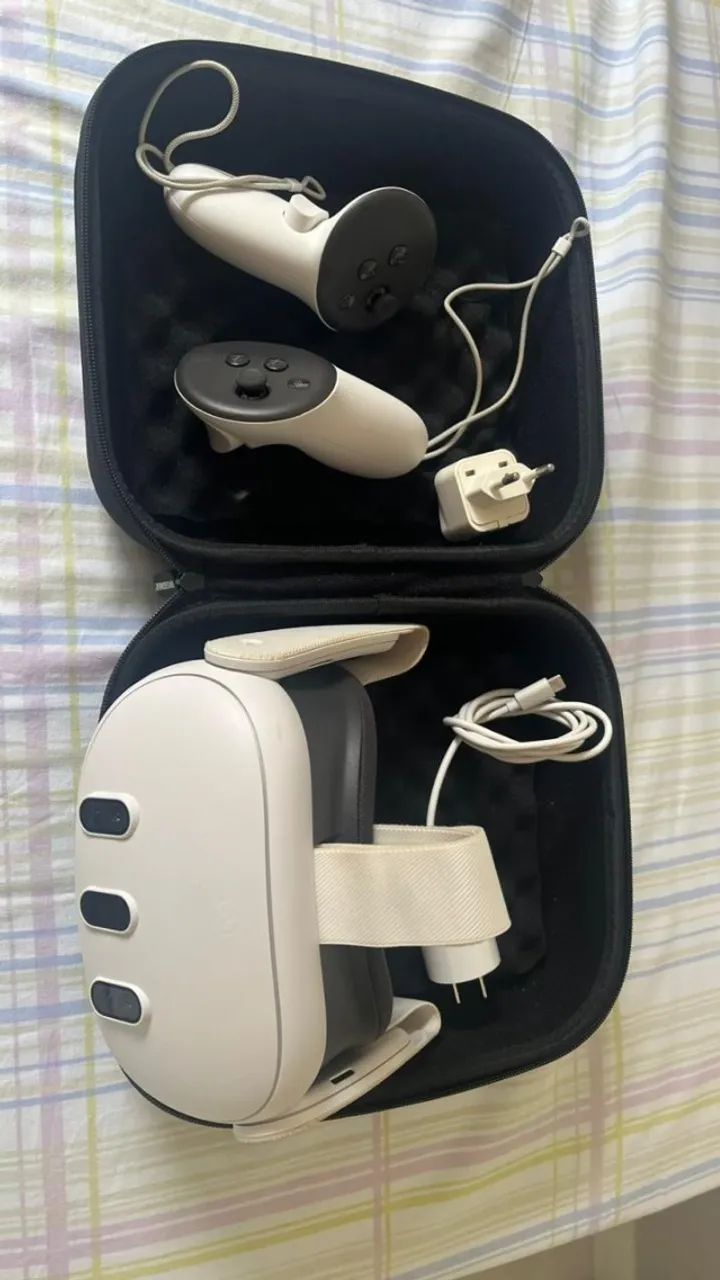 Meta Quest 3 - 128gb - Completo com Case - USADO - Foto 3
