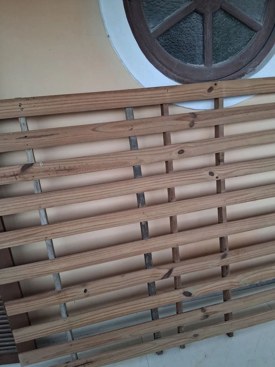 Cama de casal madeira cor cerejeira - Foto 4