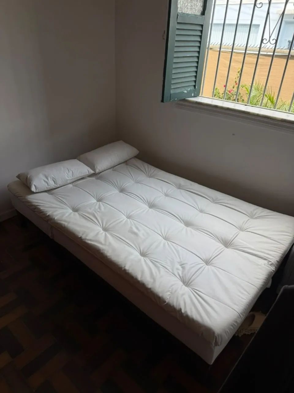 Sofa-cama de couro branco; sofa de 3 lugares; cama de viuvo - Foto 3