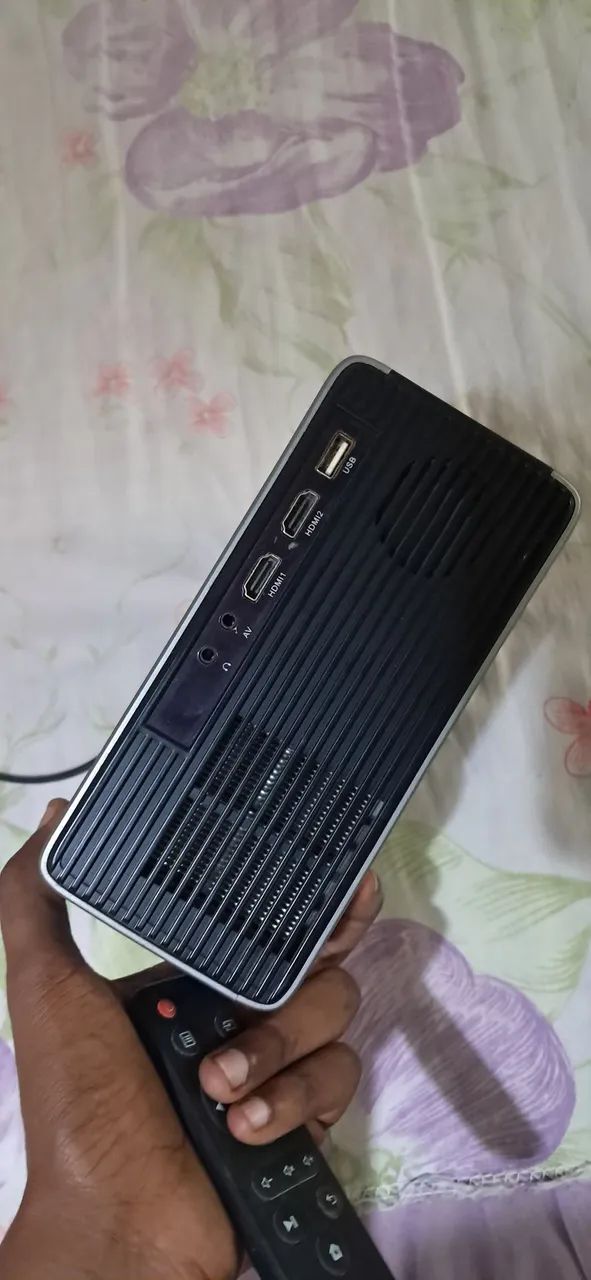 Mine led projetor s2 com controle, está com uma mancha na imagem mas n atrapalha muito  - Foto 3