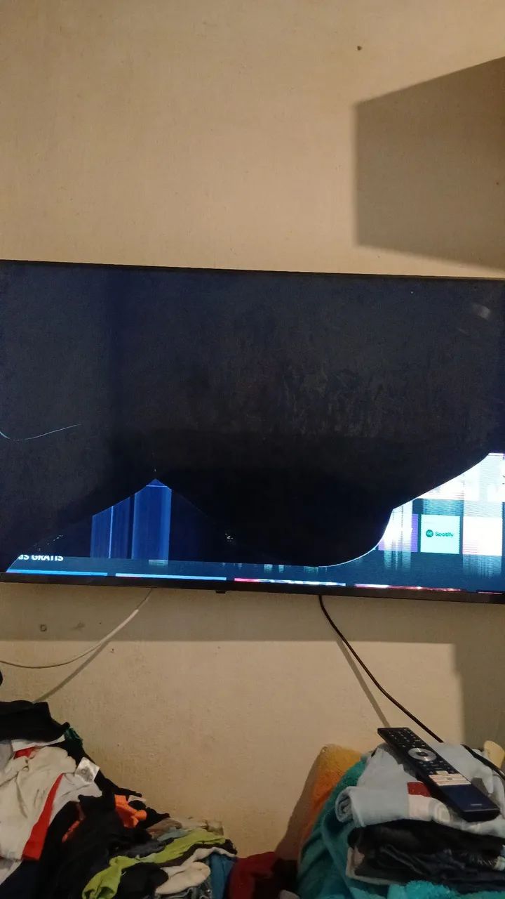 Tv TOSHIBA 43' polegadas, tela quebrada - Foto 2