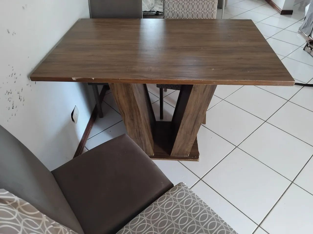 Vendo mesa/4 cadeiras - Foto 2