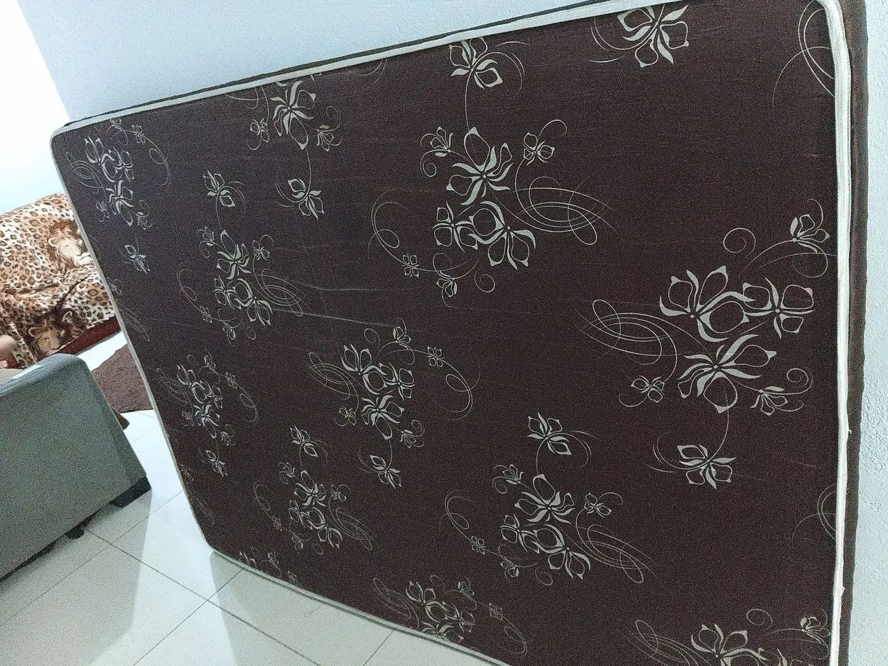 Vendo cama e colchão 