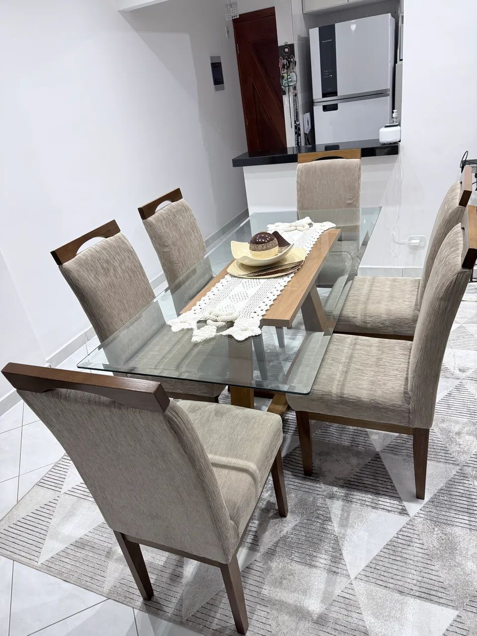 Jogo de mesa com 6 cadeiras - Foto 2